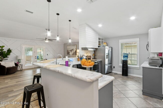 Building Photo - 1658 Hudderfield Cir W