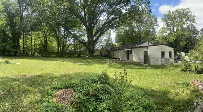 Building Photo - 3258 Raymond Dr