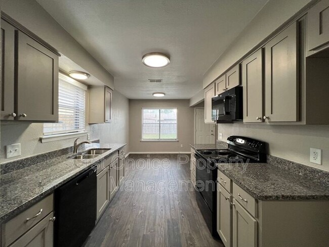 Building Photo - 709 Fair Meadows Dr