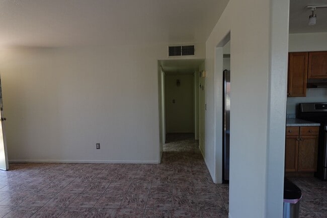 Building Photo - Barrio Hollywood Gem!