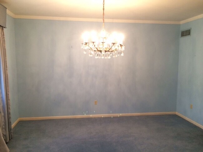 Building Photo - Great home at entrance of Bocage Jefferson Place Subdivision