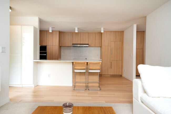 Building Photo - 432 Edgehill Ln
