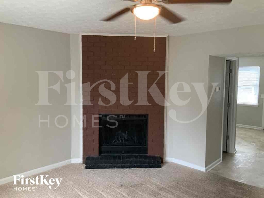 Building Photo - 990 Green Valley Dr NW