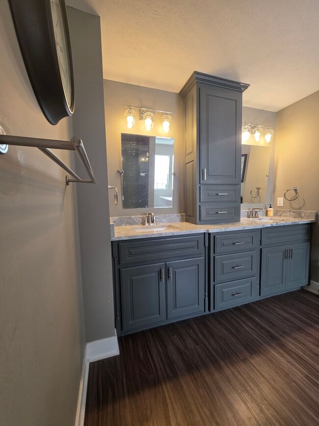 Building Photo - Executive Four Bedroom Rental w/ Office!