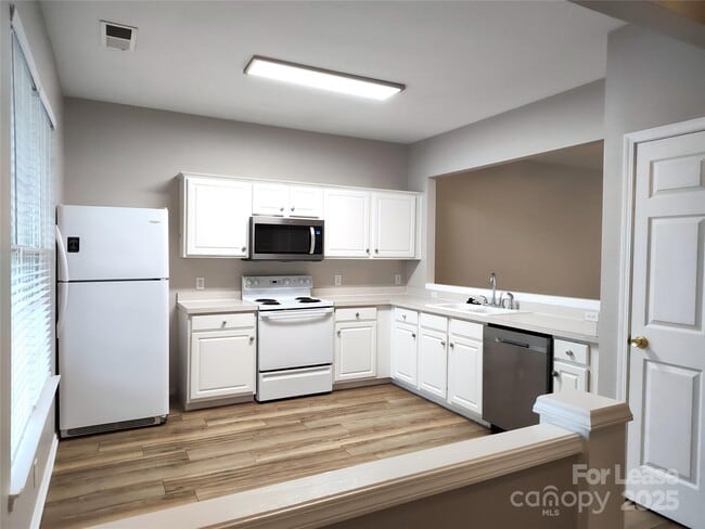 Building Photo - 8334 Gossomer Bay Dr
