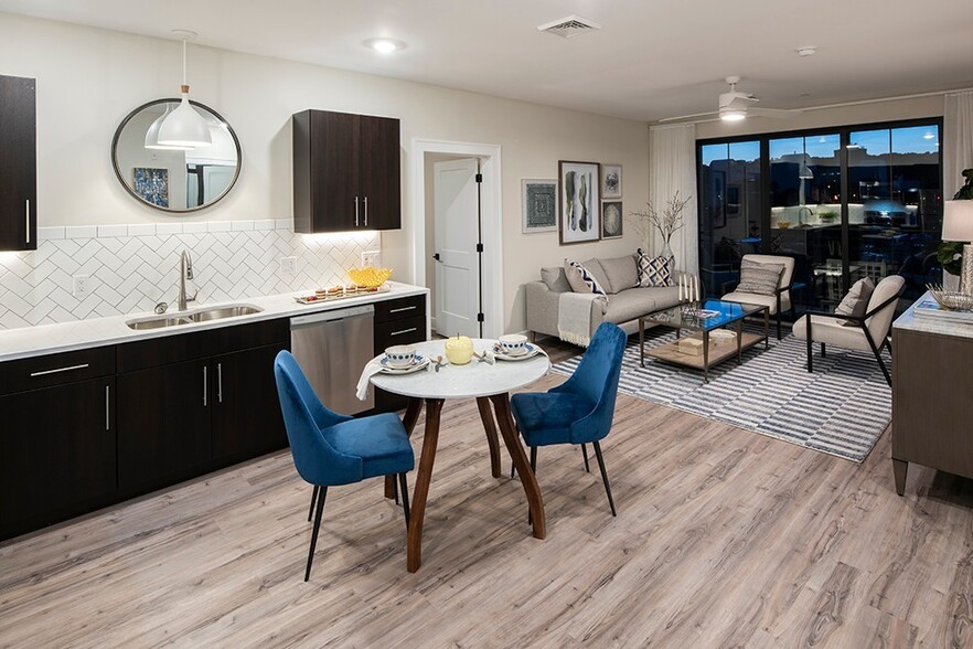 Interior Photo - Starbuck Island