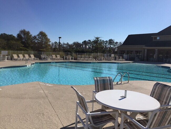 Building Photo - Pet-friendly, 3 Bedroom, 2 Bath Home with Fenced Yard in St. James School Area! Available in May!