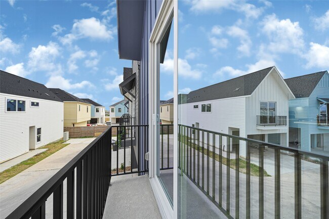 Building Photo - 409 Alvia Run Ln