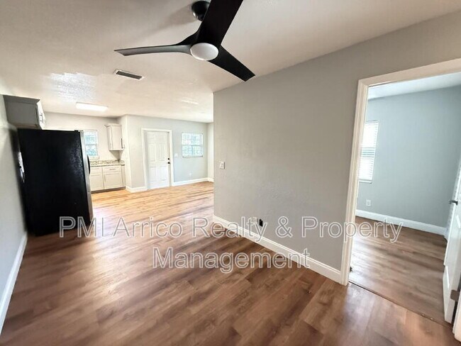 Building Photo - 2809 Marconi St