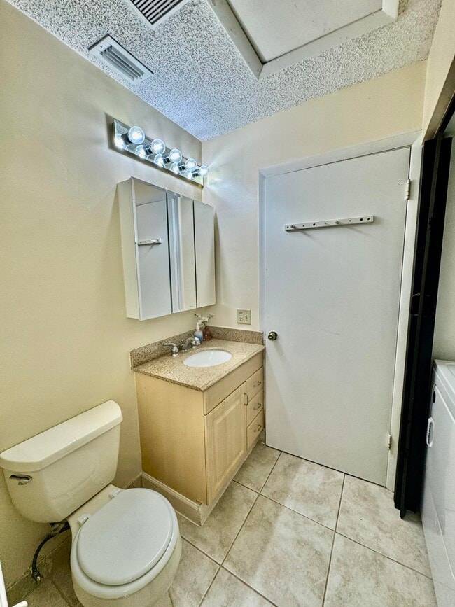 Building Photo - 4928 Alder C Dr