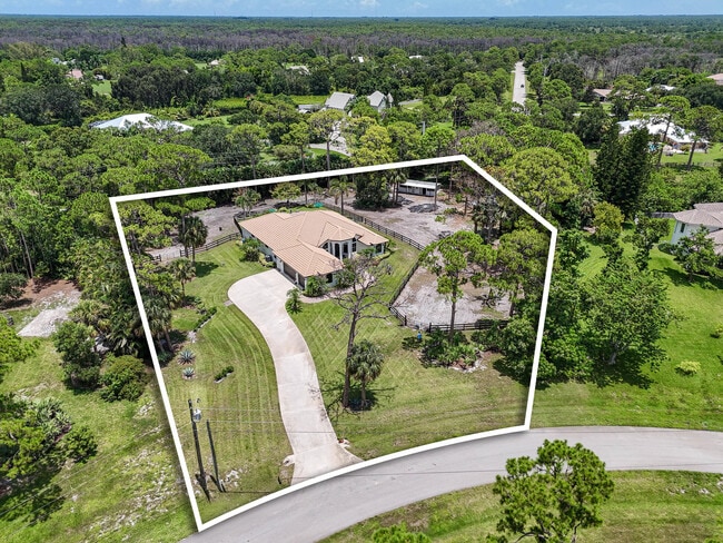 Building Photo - 3251 SW Holly Ln