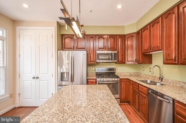 Building Photo - 13776 Lambertina Pl