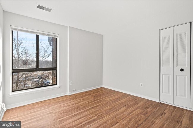 Building Photo - 561 Florida Ave