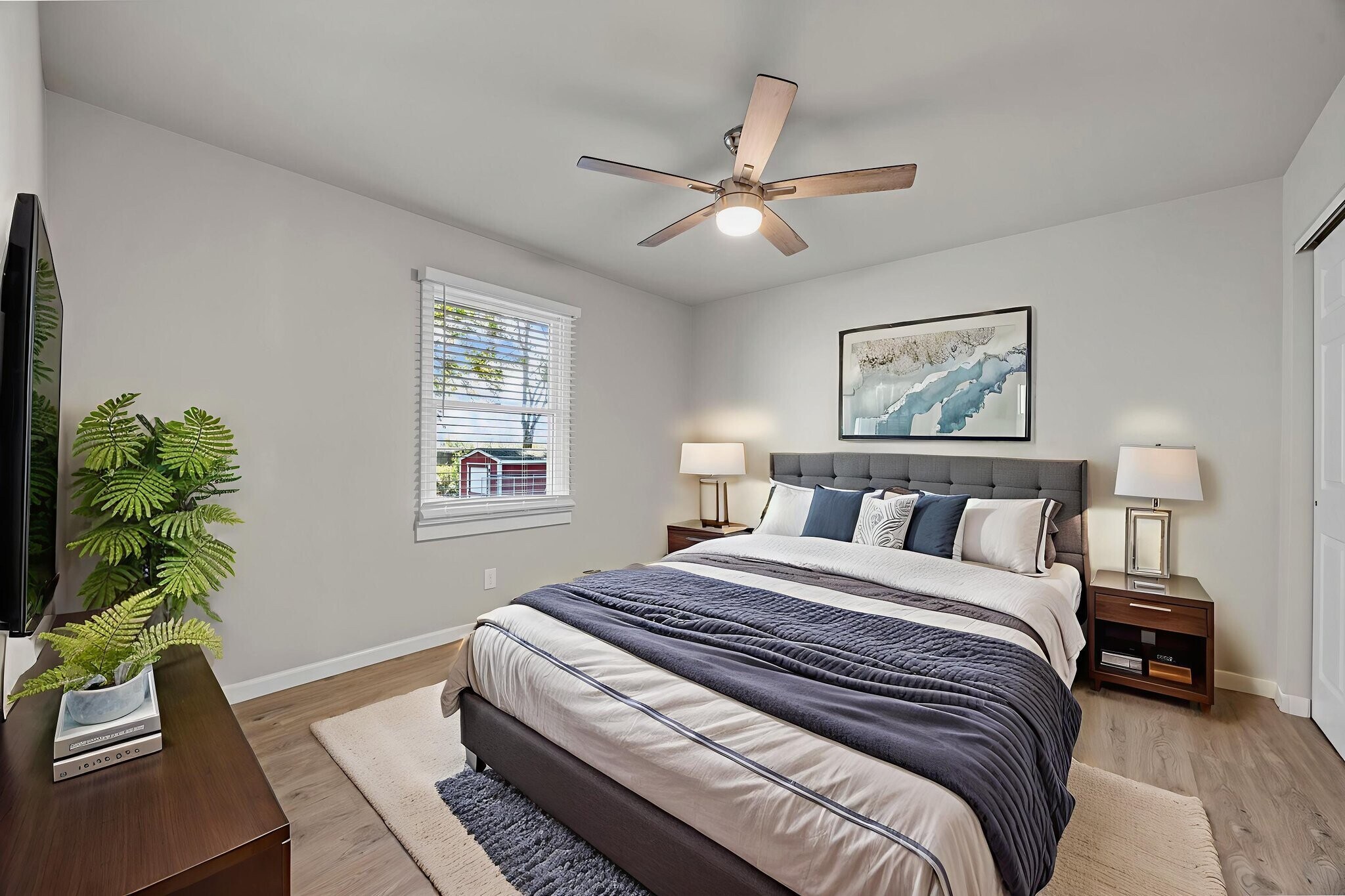 Primary Bedroom - 115 E Sycamore Rd