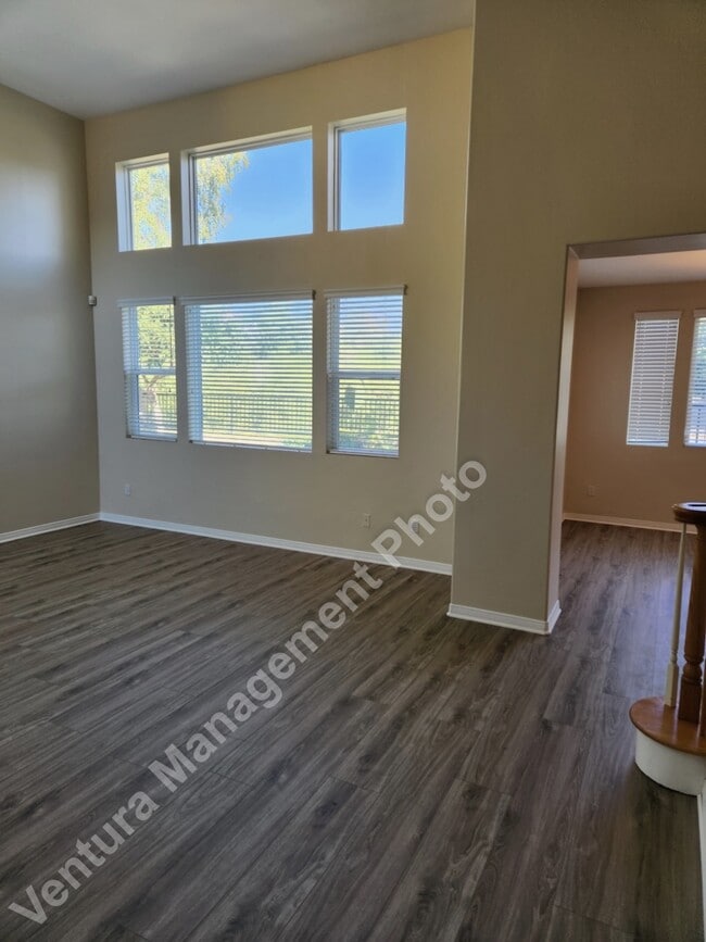 Building Photo - 5885 Indian Pointe Dr