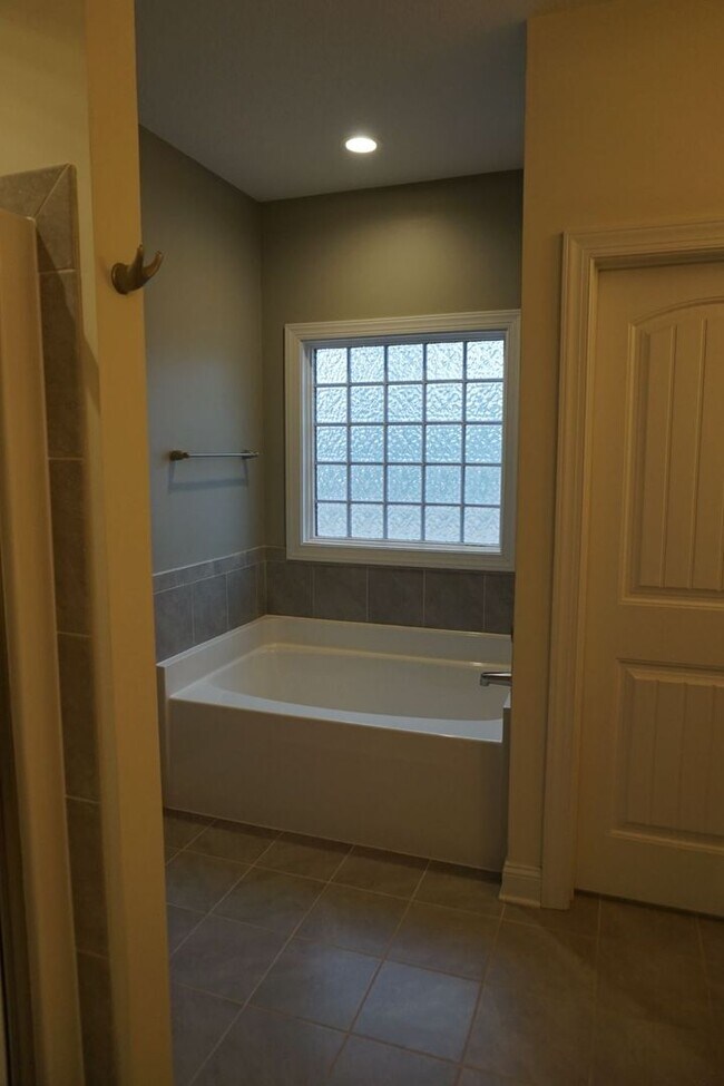 Building Photo - 3 Bedroom 2 Full Bathroom w/ Bonus Room located in The Preserves at Tidewater, Sneads Ferry!