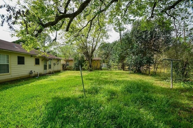 Building Photo - 5515 Flamingo Dr