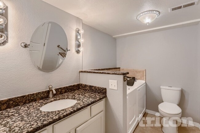 Building Photo - 4565 Larksong Dr