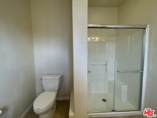 Building Photo - 15024 Magnolia Blvd