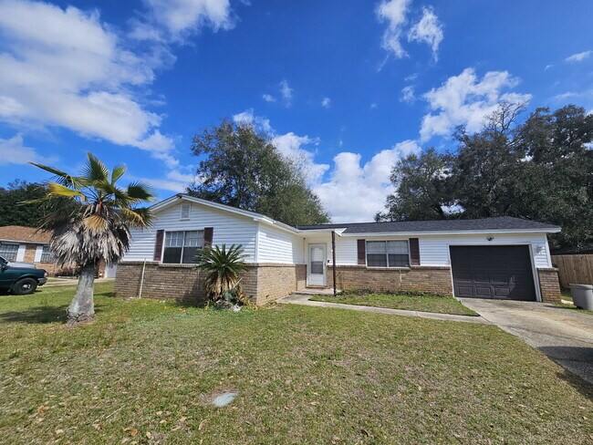 Building Photo - "Charming 3-Bed, 2-Bath Retreat on Scotland Terrace – Your Perfect Pensacola Escape!"