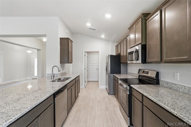 Building Photo - 336 W Rexford Dr