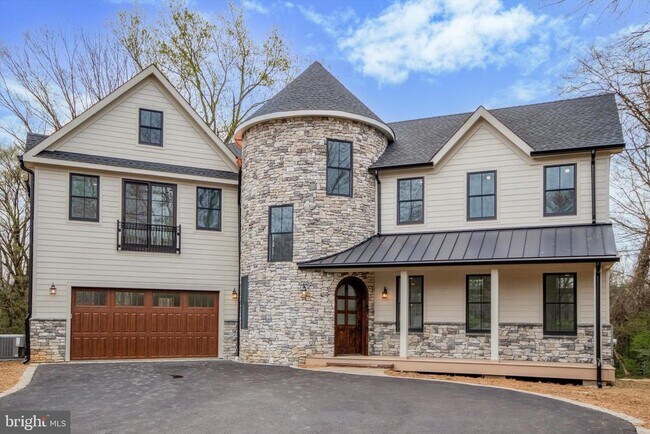 Building Photo - 35 Sycamore Pl