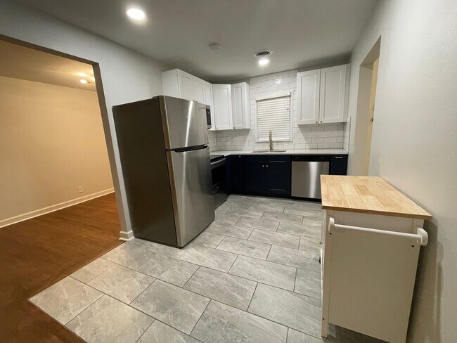 Building Photo - 1201 Norwood Rd