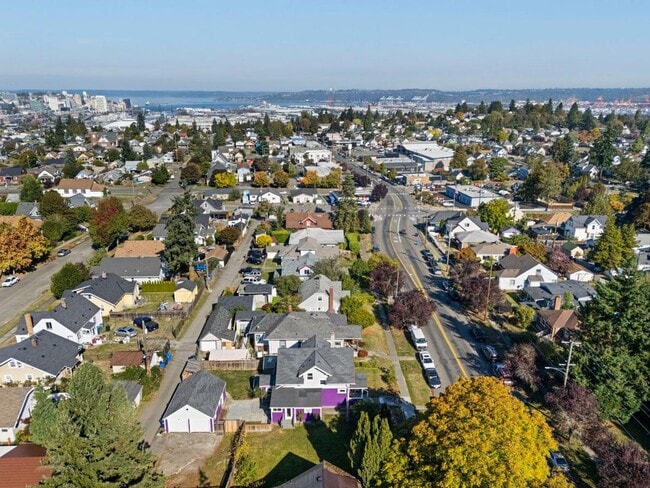 Building Photo - Spacious 3-Bed Tacoma Home w/ Office, A/C,...