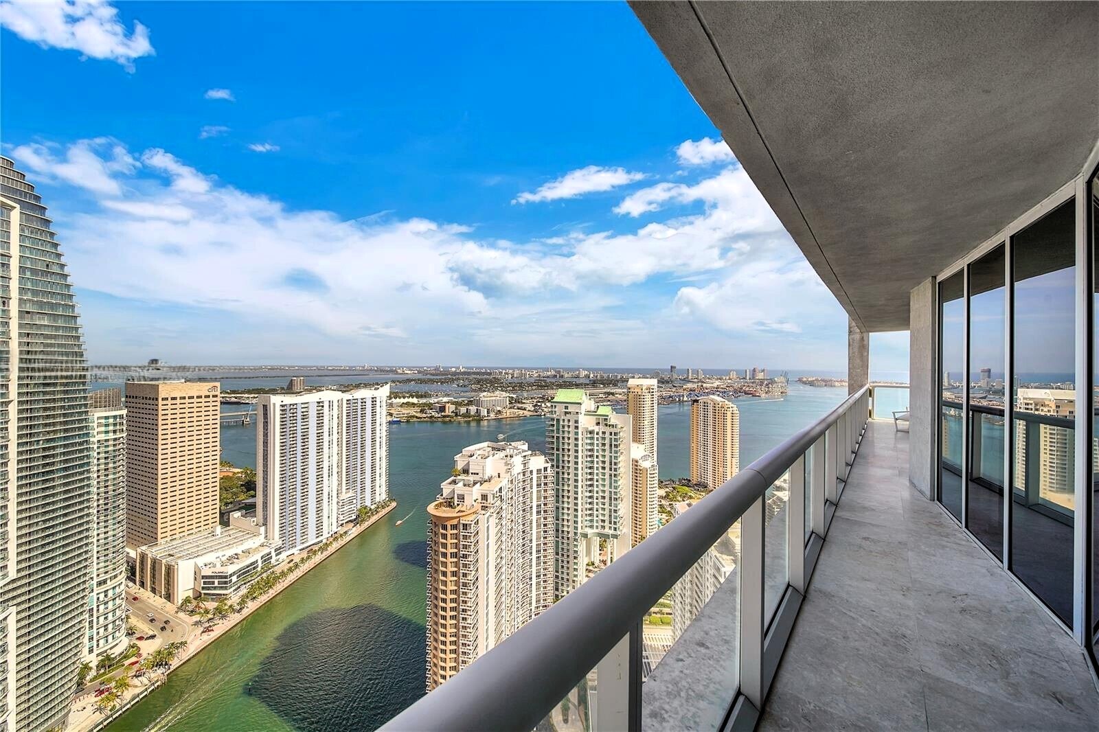 Building Photo - 495 Brickell Ave