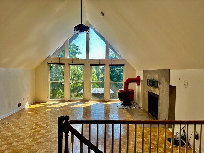 Building Photo - Available now! 3 BR/3BA Madson riverfront ...
