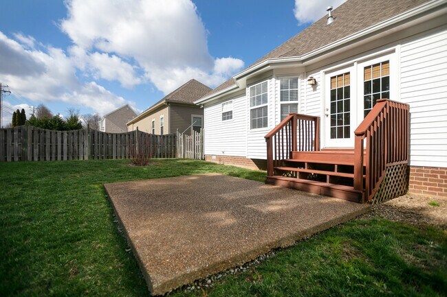 Building Photo - 1105 McDonough Cir