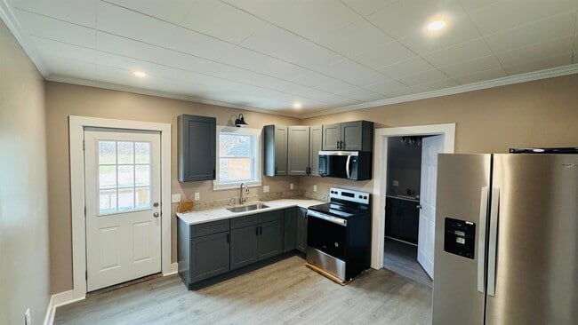 Building Photo - 5 Charles St