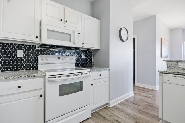 Building Photo - 6000 Windsor Green Way