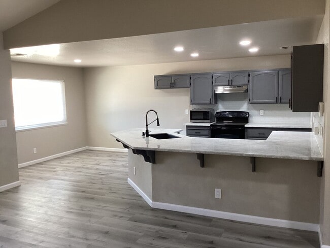 Building Photo - Spacious 4-Bedroom Home in a Desirable Yuba City Neighborhood