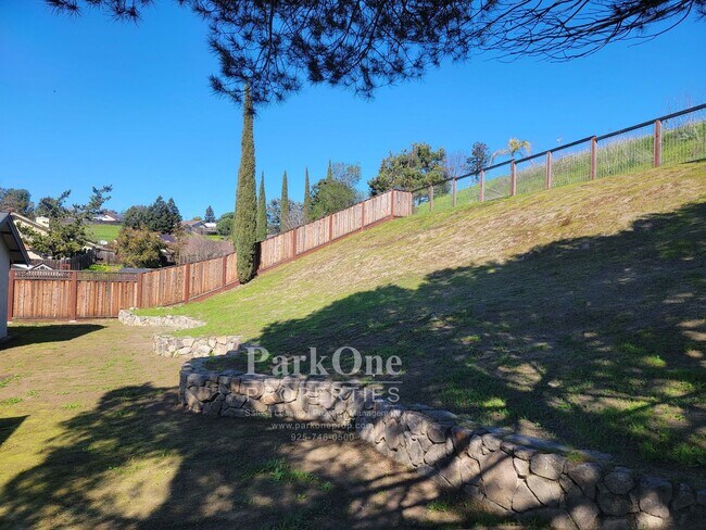 Building Photo - Spacious Updated Home with Expansive Private Yard