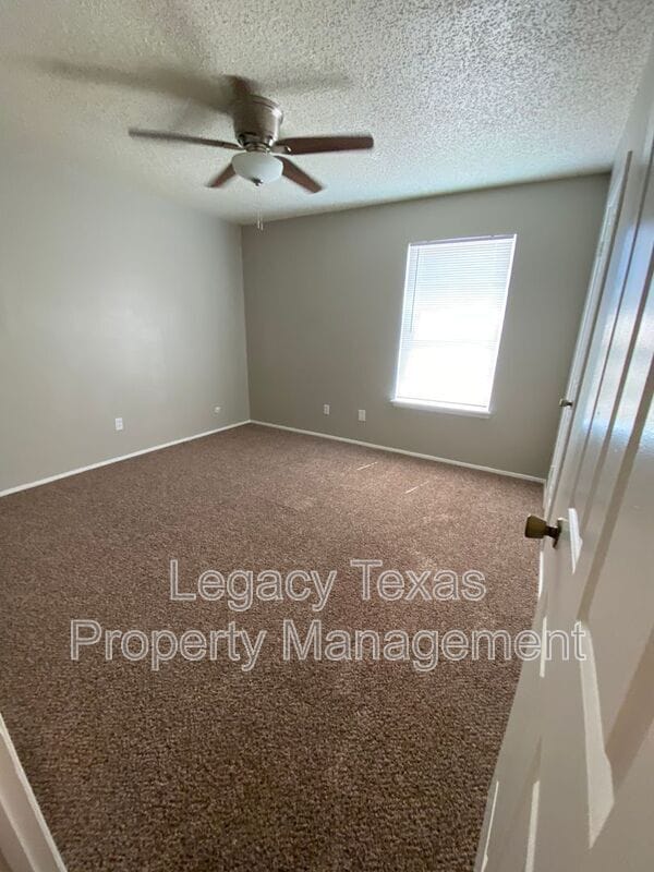 Building Photo - 1407 Courtney Pl