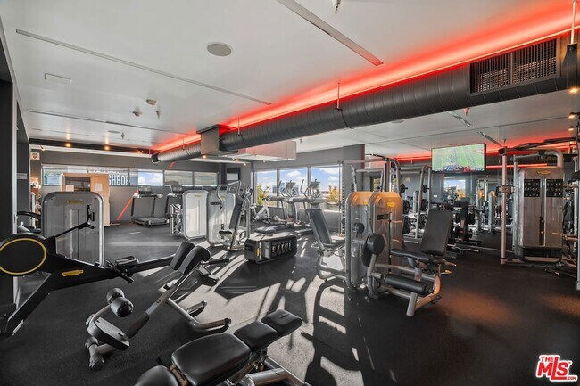 Building Photo - 6250 Hollywood Blvd