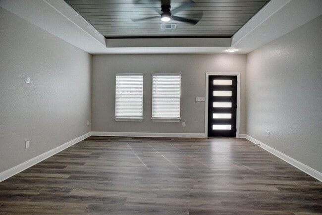 Building Photo - 121 S Kanaio Dr
