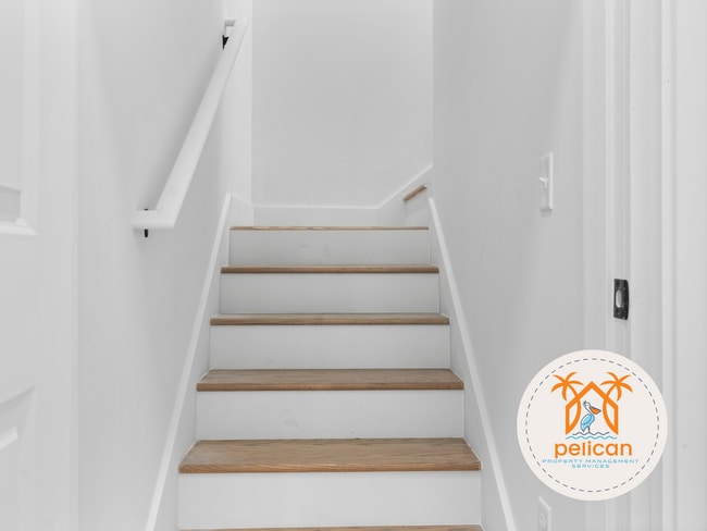 Building Photo - Striking 2BR / 2BA Home with Soaring Vaulted Ceilings