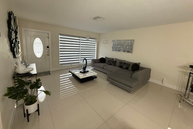 Building Photo - 3139 Egremont Dr