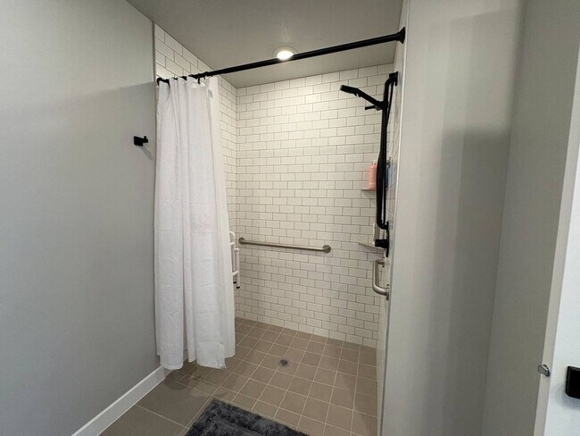 Building Photo - 206 N Chapparell Dr