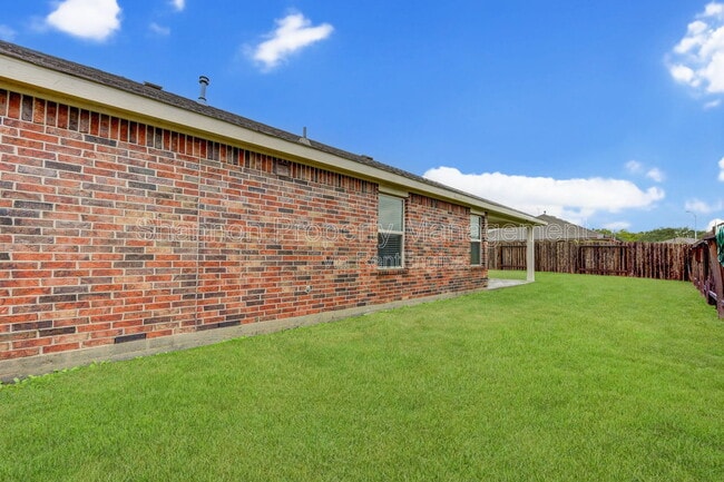 Building Photo - 8002 Carillon Way