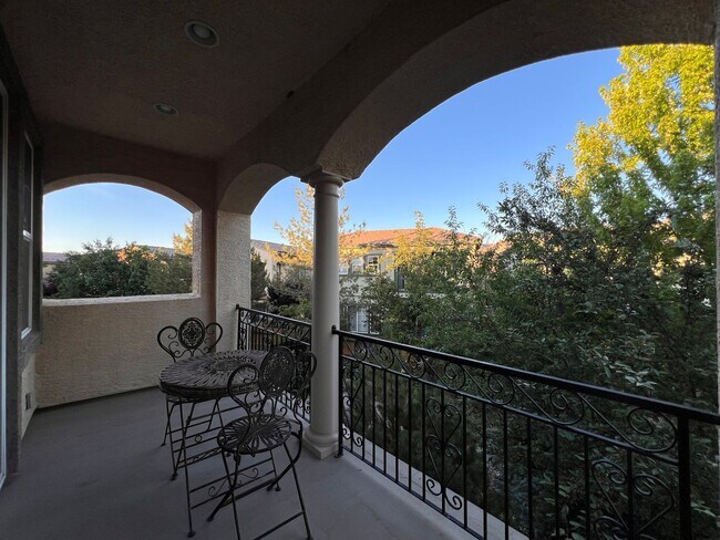 Building Photo - Large Home located in the Gated Community of Dorado in S. Reno