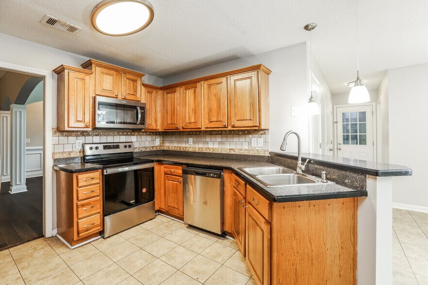 Building Photo - 116 Arborwood Way