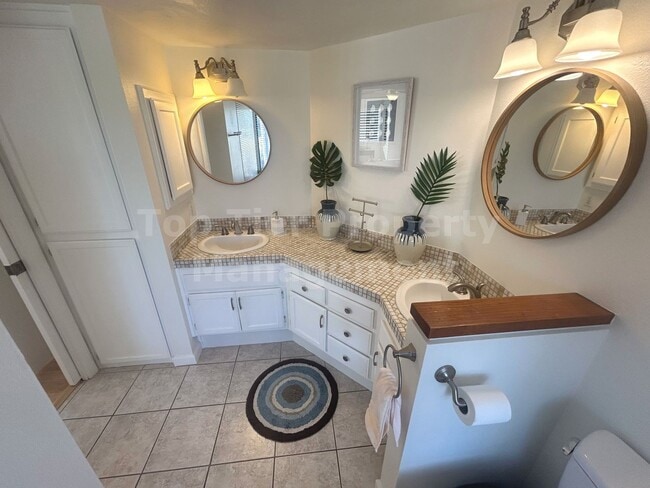 Building Photo - **Beautiful, Fully-Furnished 2 bed / 2.5 bath Townhome in Coastal Carlsbad - Available NOW**