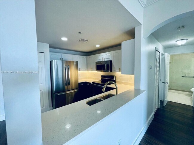 Building Photo - 6560 NW 114th Ave