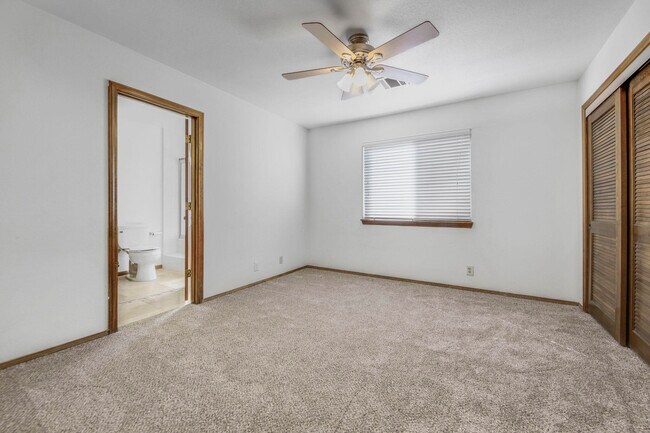 Building Photo - 2503 Brentwood Dr