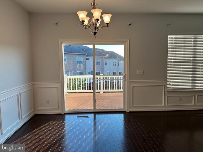 Building Photo - 9075 Alexander Way