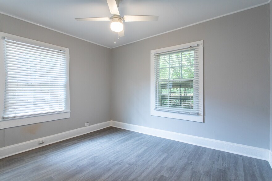 Spacious bedroom - 894 Ormewood Ave SE