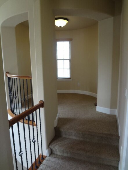Building Photo - 1123 Montague Ln
